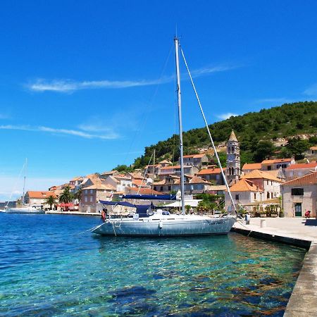 Apartman Uz More Βις Εξωτερικό φωτογραφία