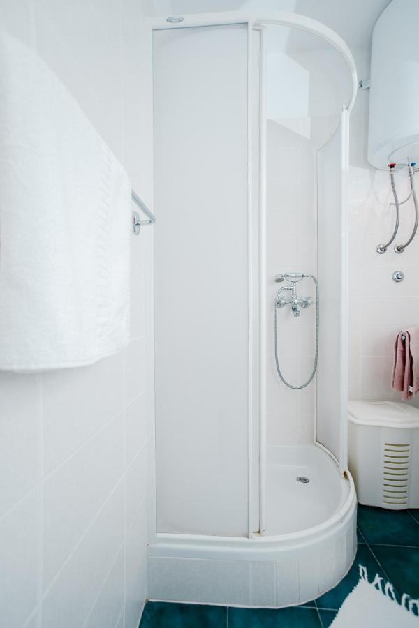 Apartman Uz More Βις Εξωτερικό φωτογραφία