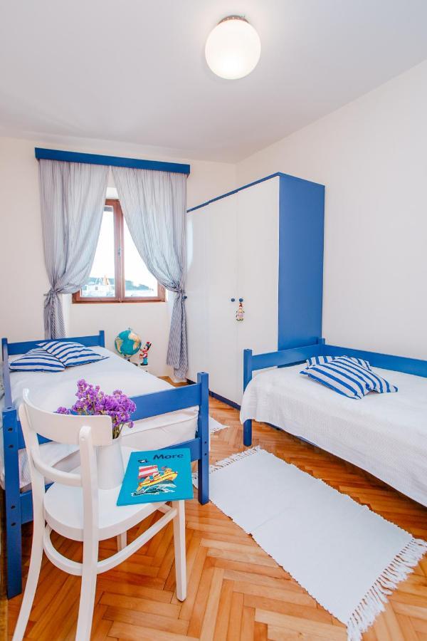 Apartman Uz More Βις Εξωτερικό φωτογραφία