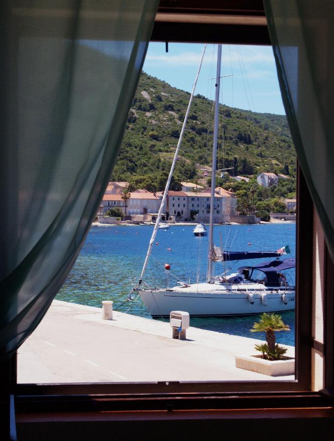 Apartman Uz More Βις Εξωτερικό φωτογραφία