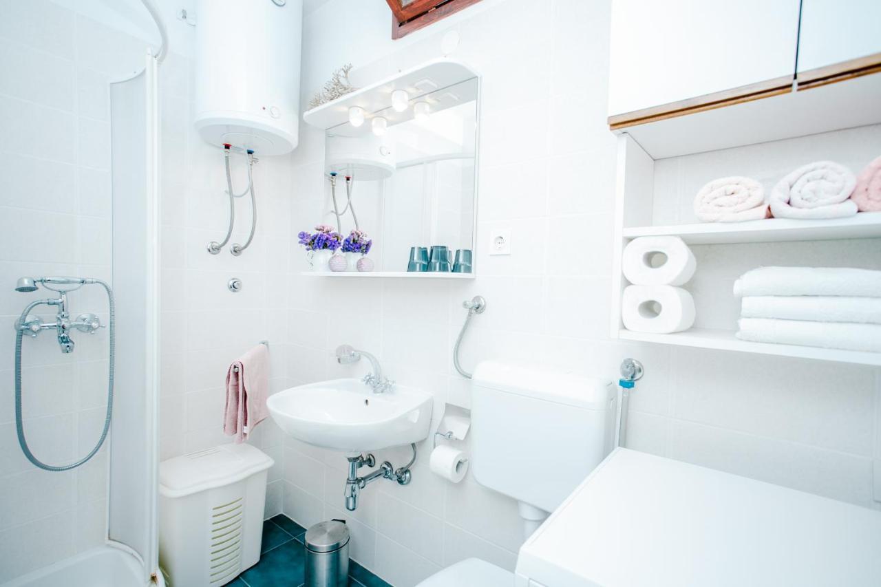 Apartman Uz More Βις Εξωτερικό φωτογραφία